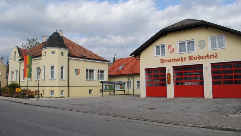Gemeindeamt, © Gemeinde Niederleis Gemeindeamt und Feuerwehrhaus in Niederleis, Österreich.