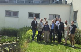 (l.n.r.: Klaus Mantler- Bürgermeister Niederleis, Oskar Schmit- Bürgermeister Ladendorf, Franziska Denner- Bildung Naturpark Leiser Berge, Martina Kainz- Management Wilde Weiden Leiser Berge, Rudolf Pfennigbauer- Vizebürgermeister Gnadendorf, Sandra Thornton- Naturpark Leiser Berge, Gerhard Toifl- Bürgermeister Ernstbrunn, Alexander Ernst- Geschäftsführer Naturpark Leiser Berge, Richard Nieschalk- KLAR!- und Kleinregionsmanager)