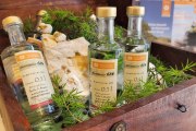 Naturparkproduzenten - Gin, © Naturpark Leiser Berge | Franziska Denner