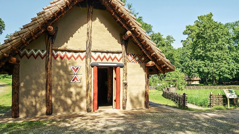 Reconstruction of a prehistoric house in the MAMUZ Schloss Asparn open-air museum.