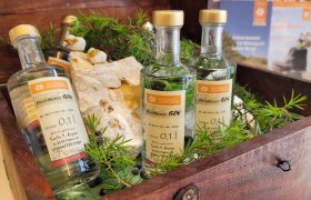 Naturparkproduzenten - Gin, © Naturpark Leiser Berge | Franziska Denner